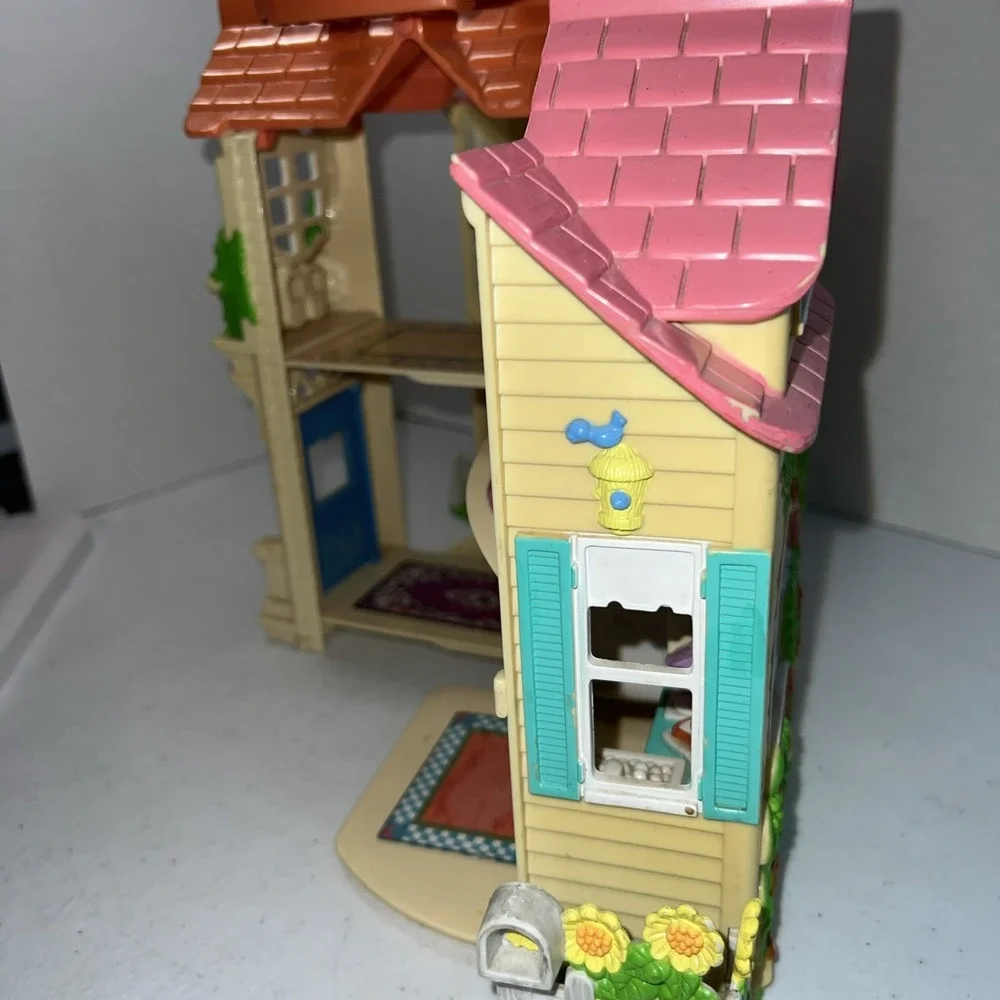 Vintage Fisher-Price Loving Family Sweet Streets Country Cottage Doll House 2000